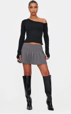 PrettyLittleThing Christmas Shop*Stretch Woven Low Rise Pleated Micro Mini Skirt
