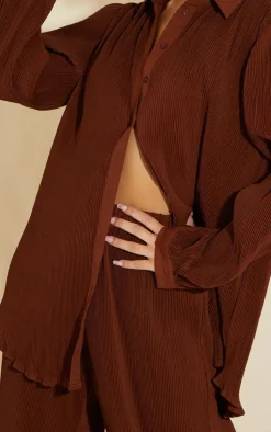 Online PrettyLittleThing Plisse Button Front Oversized Shirt Chocolate Brown