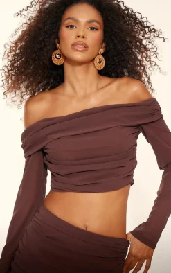 Online PrettyLittleThing Chiffon Off The Shoulder Long Sleeve Crop Top Chocolate