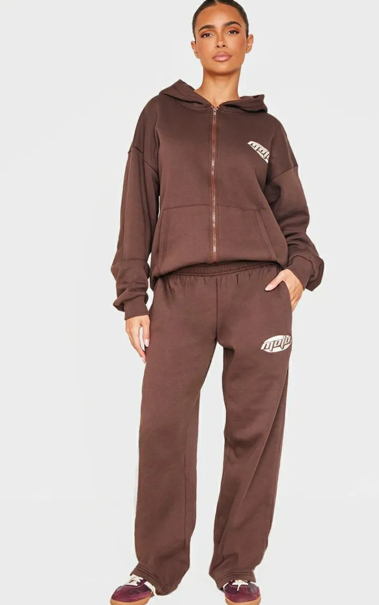 Clearance PrettyLittleThing Contrast Studio Archives Embroidered Wide Leg Sweatpants Chocolate