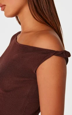 PrettyLittleThing Knitted Tops*Chocolate Fine Knit Twist Neck Vest Top