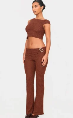 Discount PrettyLittleThing Textured Trim Detail Off The Shoulder Crop Top Chocolate
