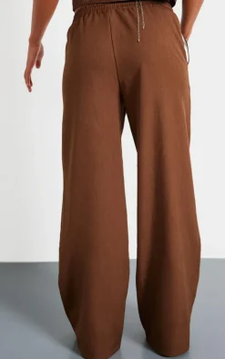 Outlet PrettyLittleThing Chocolate Woven Mid Rise Wide Leg Pants Chocolate.