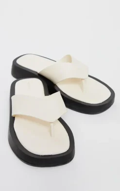 PrettyLittleThing Flat Sandals*Chunky Sandal Toe Post Flip Flops