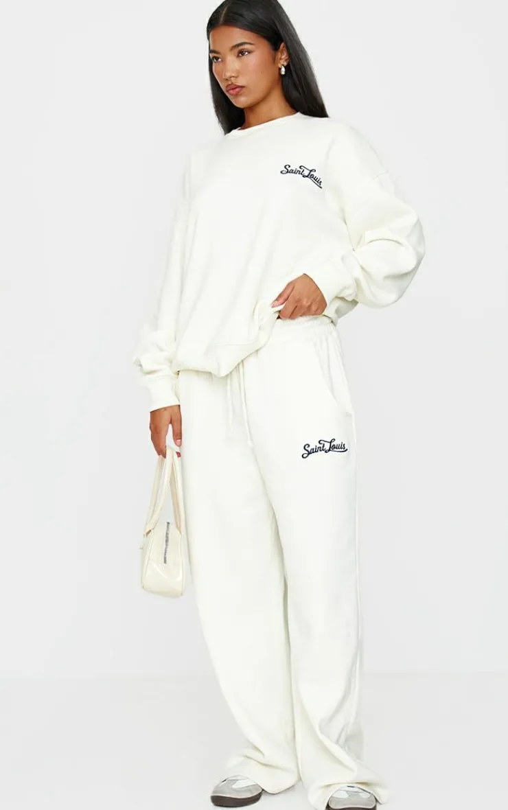 New PrettyLittleThing Contrast Embroidered Saint Louis Low Rise Wide Leg Sweatpants Cream