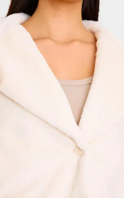 PrettyLittleThing Faux Fur Coats*Faux Fur Cropped Blazer