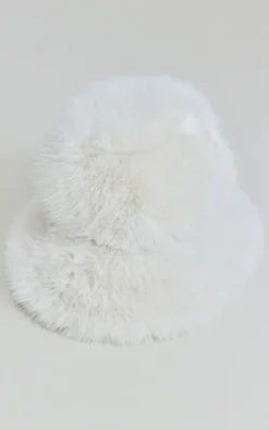 PrettyLittleThing Hats*Faux Fur Fluffy Bucket Hat