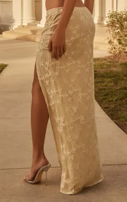 Online PrettyLittleThing Floral Textured Thigh High Split Maxi Skirt Cream