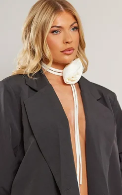 PrettyLittleThing Necklaces*Flower Tie Neck Corsage
