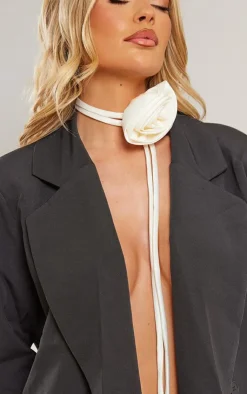 PrettyLittleThing Necklaces*Flower Tie Neck Corsage
