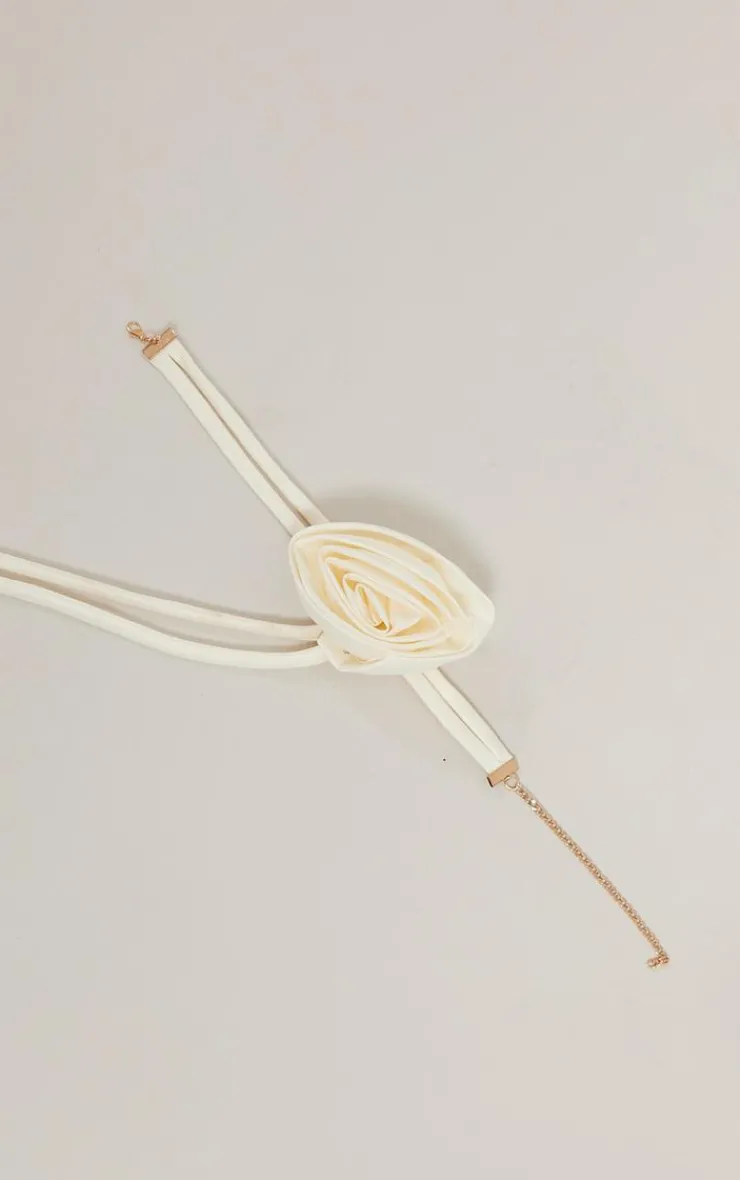 PrettyLittleThing Necklaces*Flower Tie Neck Corsage