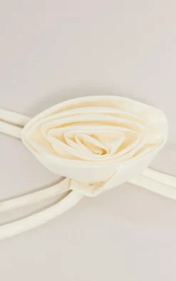 PrettyLittleThing Necklaces*Flower Tie Neck Corsage