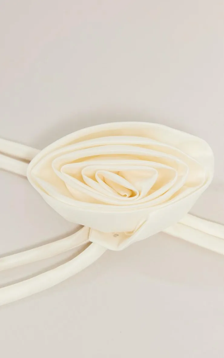 PrettyLittleThing Necklaces*Flower Tie Neck Corsage