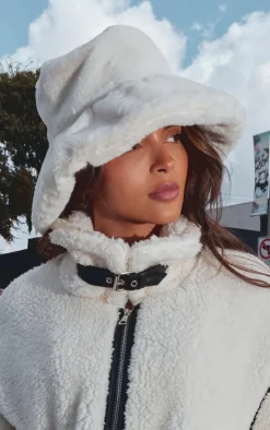 PrettyLittleThing Hats*Fluffy Faux Fur Bucket Hat