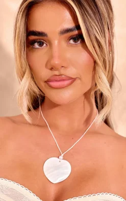 PrettyLittleThing Necklaces*Heart Stone String Necklace