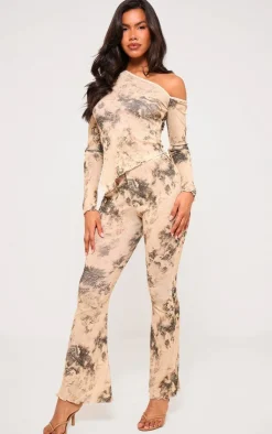 Online PrettyLittleThing Onion Skin Printed Hem Detail Flared Pants Cream