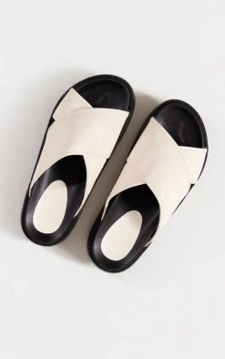 PrettyLittleThing Chunky Sandals*PU Round Toe Cross Strap Chunky Platform Sandals