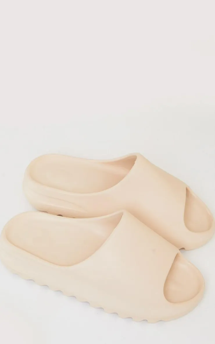PrettyLittleThing Slides*Rubber Ribbed Sole Slides