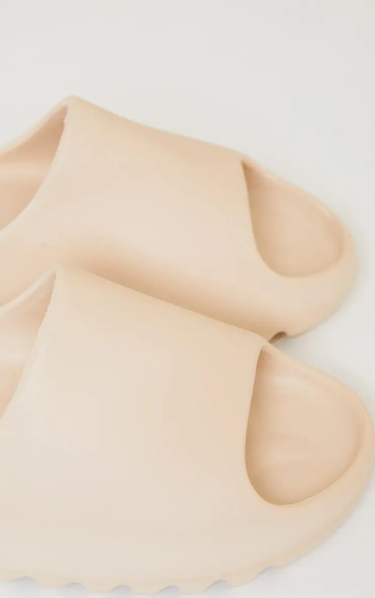 PrettyLittleThing Slides*Rubber Ribbed Sole Slides