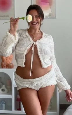 Hot PrettyLittleThing Textured Woven Frill Tie Long Top Cream