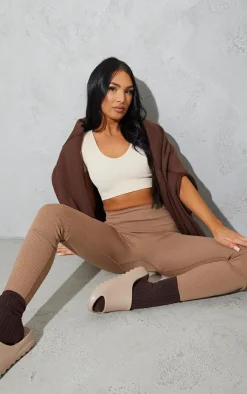 PrettyLittleThing Snatched*Snatched Rib V Neck Band Short Sleeve Crop Top