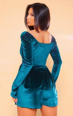 PrettyLittleThing Christmas Shop*Velvet Cup Detail Long Sleeve Skater Romper