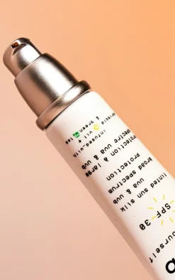 PrettyLittleThing Sun Care*Glow Hub Tinted Sunsilk SPF 30 -