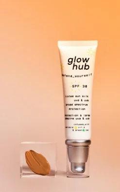 PrettyLittleThing Sun Care*Glow Hub Tinted Sunsilk SPF 30 -