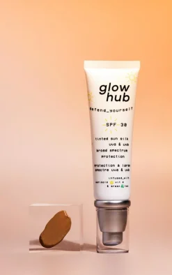 PrettyLittleThing Sun Care*Glow Hub Tinted Sunsilk SPF 30 -
