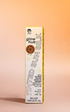 PrettyLittleThing Sun Care*Glow Hub Tinted Sunsilk SPF 30 -