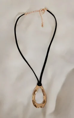 PrettyLittleThing Necklaces*Cord Crinkle Hoop Pendant Necklace
