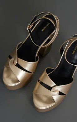 PrettyLittleThing Platform Sandals*Pu Chucky Platform Intertwined Strap Block Heeled Sandals