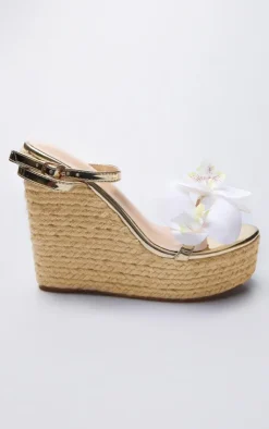 PrettyLittleThing Espadrilles*PU White Flower Metallic Strap Espadrille High Heeled Wedges