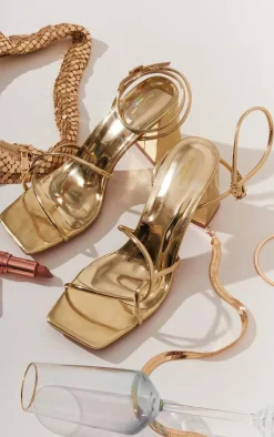 PrettyLittleThing Wide Fit Sandals*Pu Wide Fit Square Toe Strappy Block Heeled Sandals