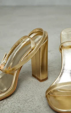 PrettyLittleThing Wide Fit Sandals*Wide Fit Pu Basic Strap Detail High Heeled Sandals