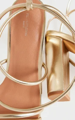 PrettyLittleThing Wide Fit Sandals*Wide Fit PU Point Toe Strappy Block Heeled Sandals