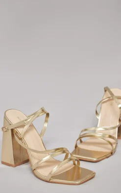 PrettyLittleThing Wide Fit Sandals*Wide Fit Pu Square Toe Strappy Block Heeled Sandals