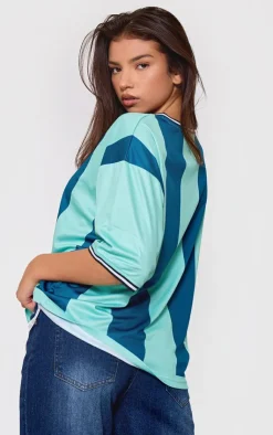 PrettyLittleThing T-Shirts*Green Striped V Neck Oversized Football T Shirt