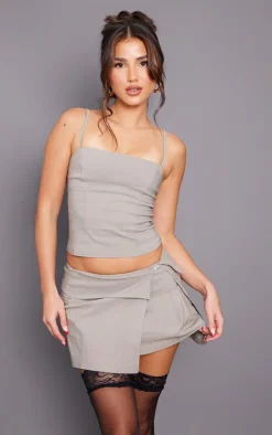 New PrettyLittleThing Stretch Woven Mid Rise Pleated Micro Mini Skirt Light Mocha