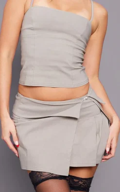 New PrettyLittleThing Stretch Woven Mid Rise Pleated Micro Mini Skirt Light Mocha