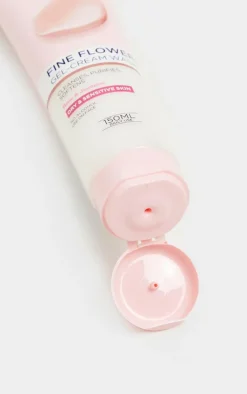 PrettyLittleThing Cleansers*L'Oreal Paris Fine Flowers Cleansing Gel-Cream Wash 150ml