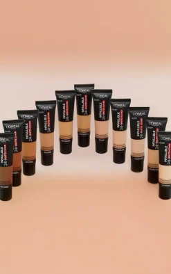 PrettyLittleThing Foundation*L'Oreal Paris Infallible 24hr Matte Cover Foundation 320