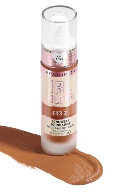 PrettyLittleThing Foundation*Makeup Revolution IRL Filter Longwear Foundation