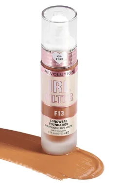 PrettyLittleThing Foundation*Makeup Revolution IRL Filter Longwear Foundation