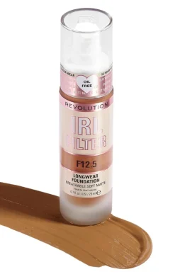 PrettyLittleThing Foundation*Makeup Revolution IRL Filter Longwear Foundation