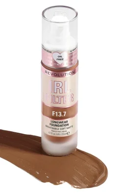 PrettyLittleThing Foundation*Makeup Revolution IRL Filter Longwear Foundation