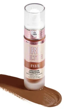 PrettyLittleThing Foundation*Makeup Revolution IRL Filter Longwear Foundation F13.5