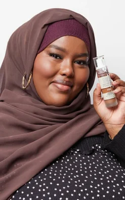 PrettyLittleThing Foundation*Makeup Revolution IRL Filter Longwear Foundation F13.5