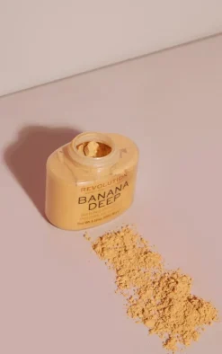 PrettyLittleThing Contouring*Makeup Revolution Loose Baking Powder
