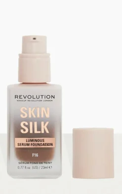 PrettyLittleThing Foundation*Makeup Revolution Skin Silk Serum Foundation